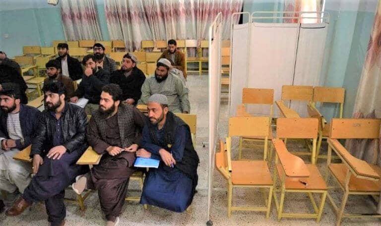 افغانستان میں یونیورسٹی ایک کلاس روم
